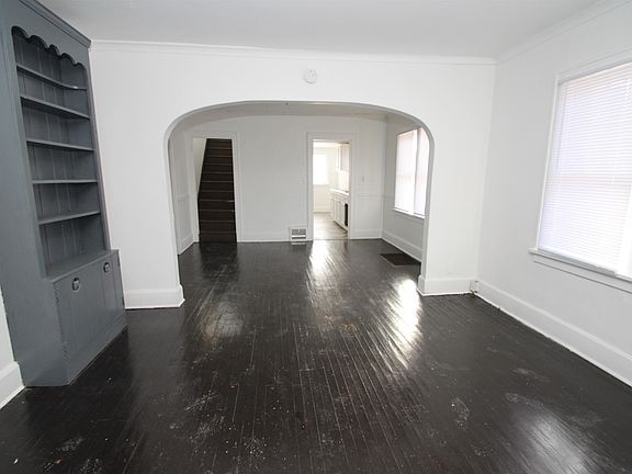 4th image of 2438 Elm St