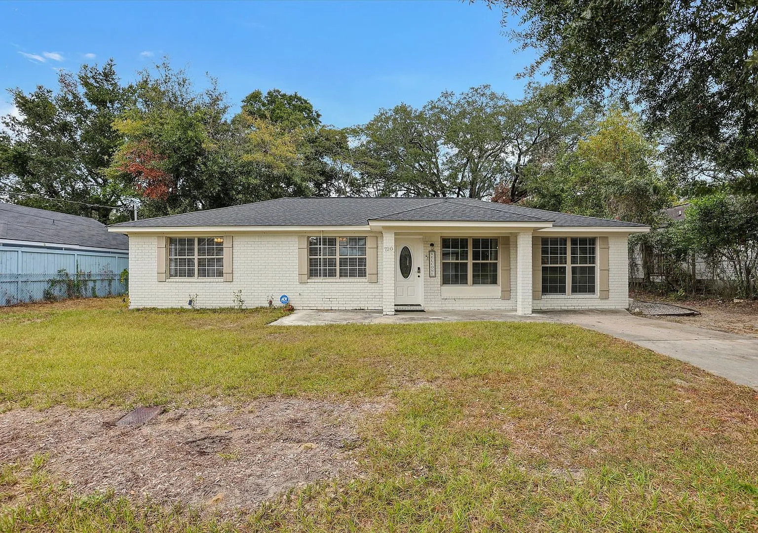 4 Bedroom, 2 Bath Brick Home in Savannah — Photo 2