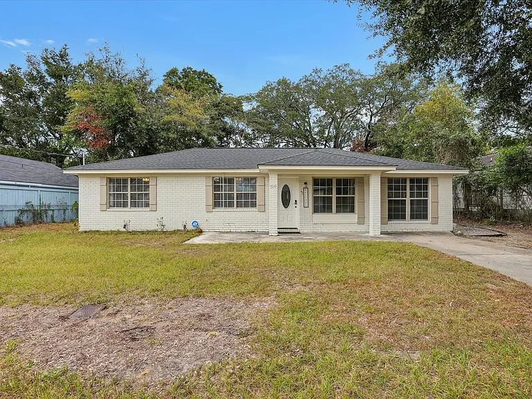 720 Dixon St — Photo 2
