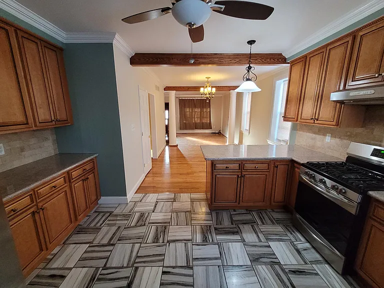 333 Folcroft St — Photo 6