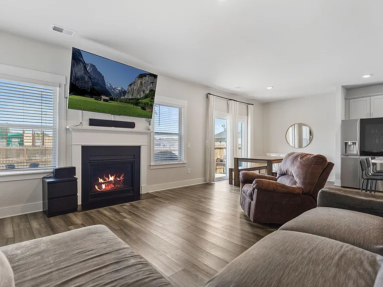 304 Garrison Grove Dr — Photo 2