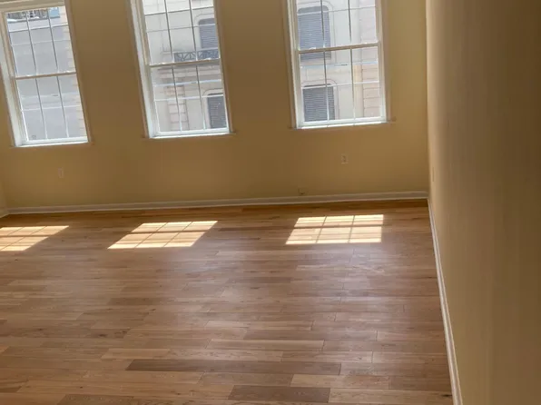 2005 Walnut St APT 3F, Philadelphia, PA 19103