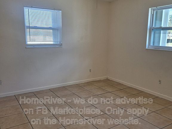 5th image of 2920 SE Amherst St