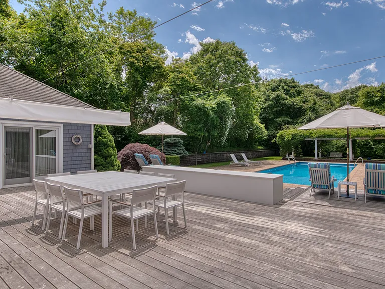 165 Tuckahoe Ln — Photo 12