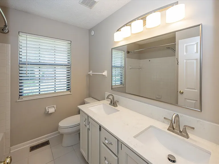 11179 Avery Row — Photo 23