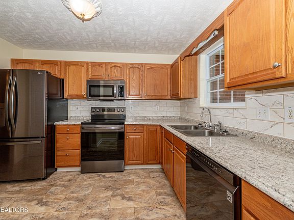 3rd image of 2615 Wilkinson Pike