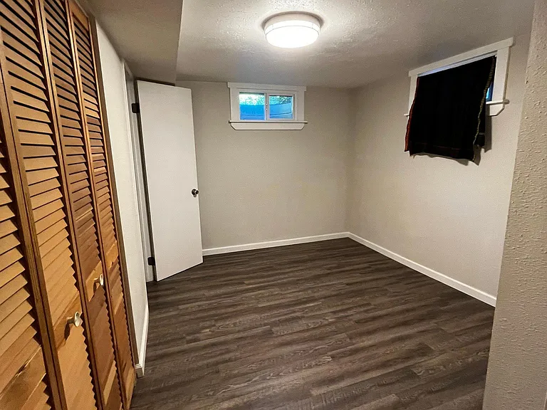 3035 S Clermont Dr — Photo 14