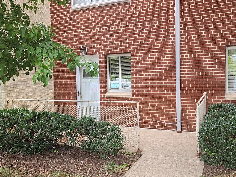 200 N Maple Ave #101 — Photo 1