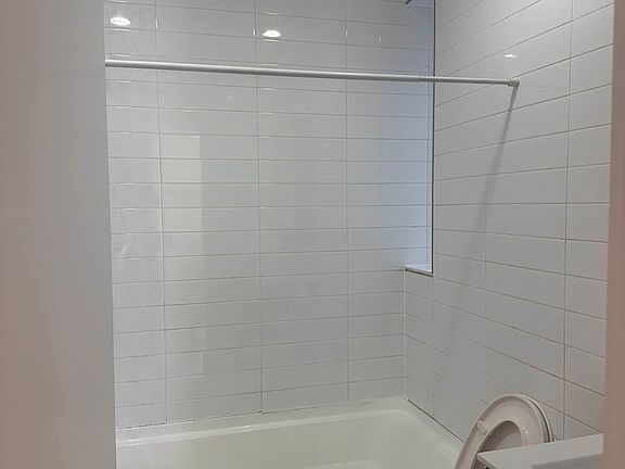 5th image of 42 Bennett Ave Unit 5A