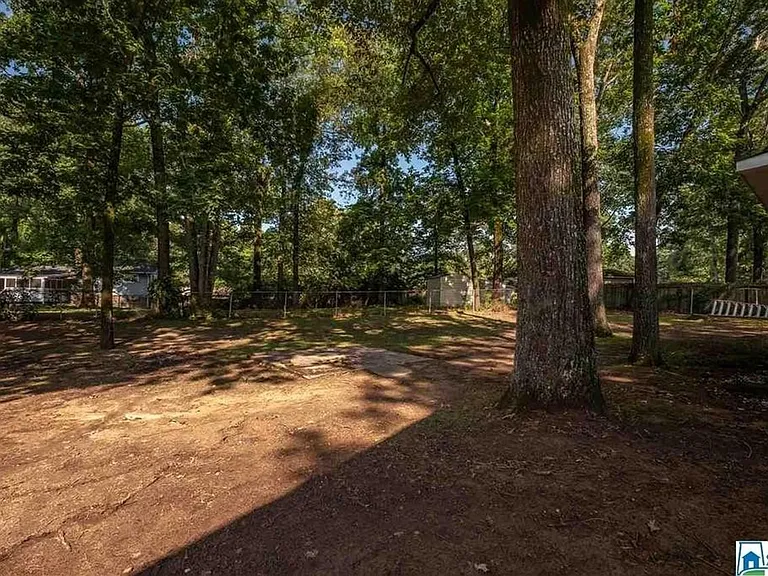 1908 Hickory Ln — Photo 3