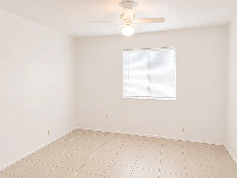 Beautiful Beck Ln Fourplex — Photo 38