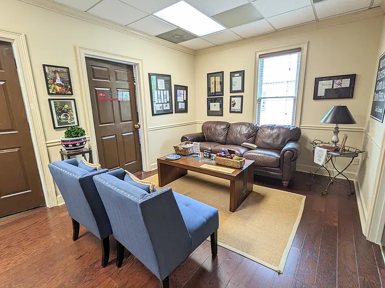 750 Hammond Dr #7 — Photo 2