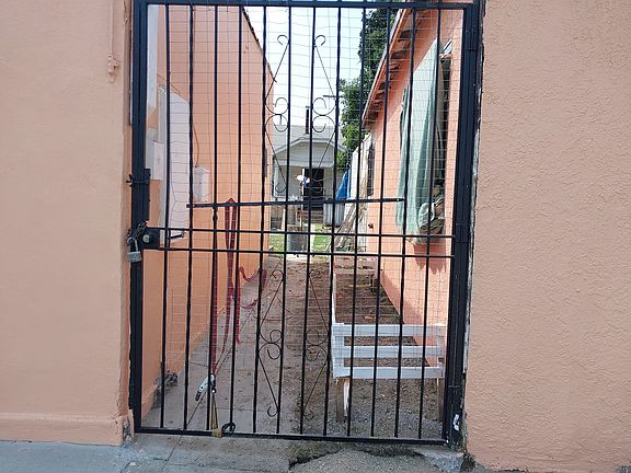 4517 is the house in the rear thru this gate.