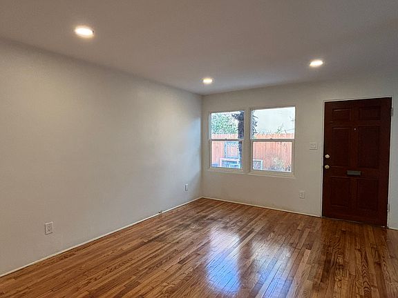 4th image of 4943 Saratoga Ave #4943