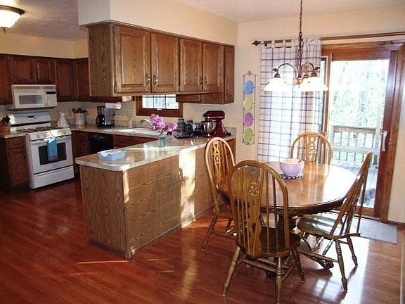 Kitchen/ Dinette
