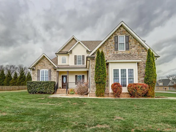 1090 Autumn Run Dr, Forest, VA 24551