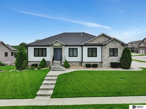 1015 N 100th St, Lincoln, NE 68527