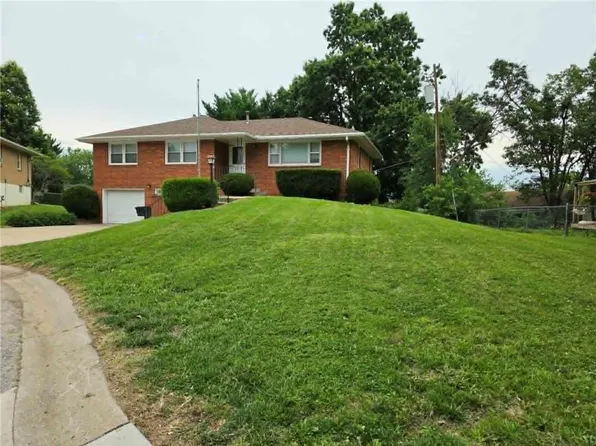 62 Jaguar Cir, Saint Joseph, MO 64506