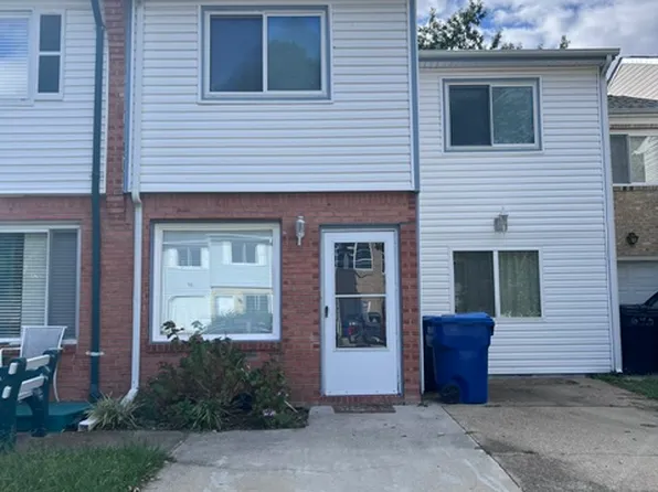 697 Grant Ave, Virginia Beach, VA 23452