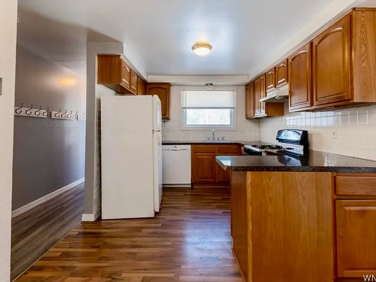 21 Fairgreen Dr — Photo 9