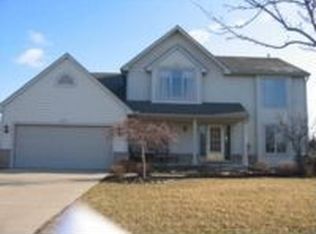 444 Hampton Ct, Wixom, MI 48393
