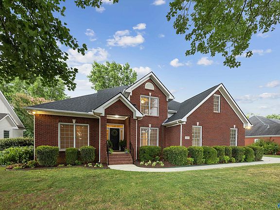 2nd image of 105 Kauffman Cir