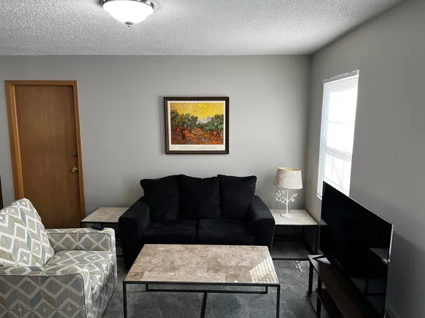 2609 S 61st St, Omaha, NE 68106