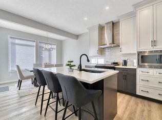 15 E Creekside Grv SW, Calgary, AB T2X 4A8