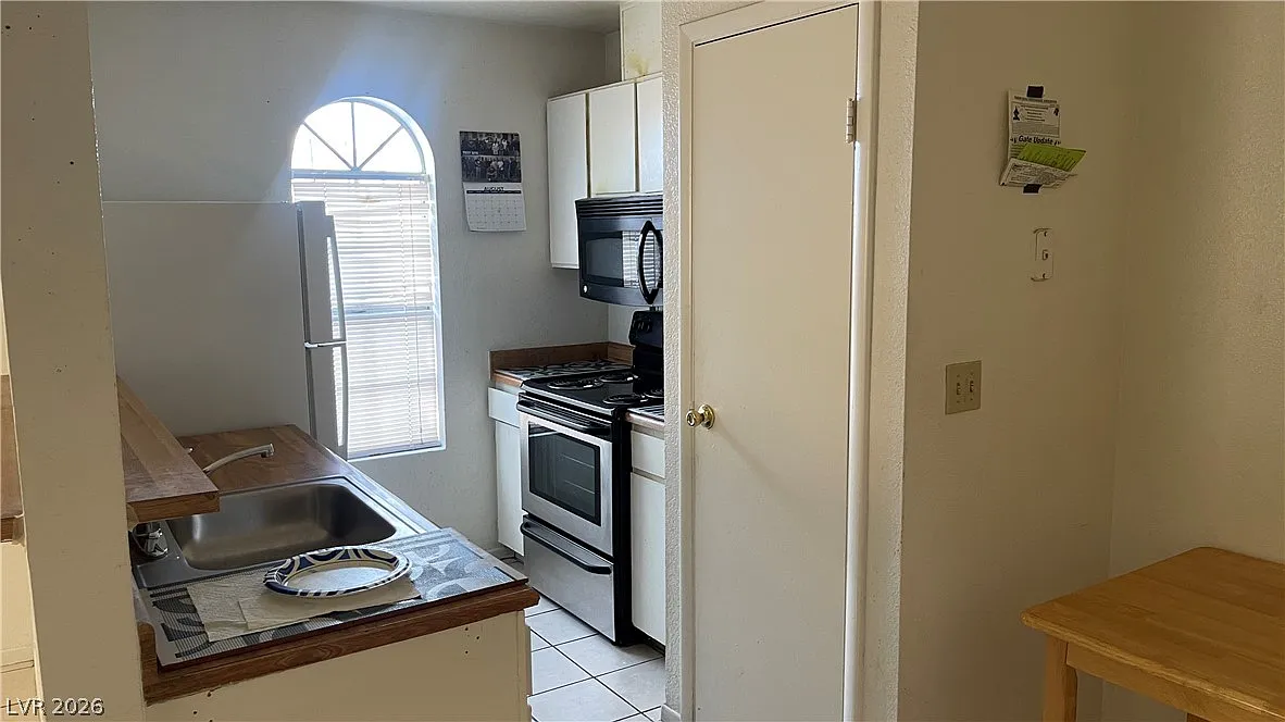 1 bed, 1.0 bath, 585 sqft, $1,000 — Photo 2