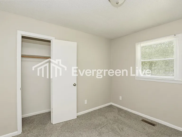 604 Parkwood Dr — Photo 7