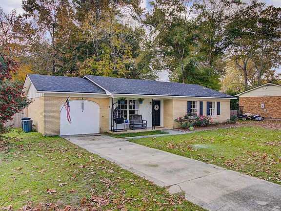 3rd image of 113 Sprucewood Dr