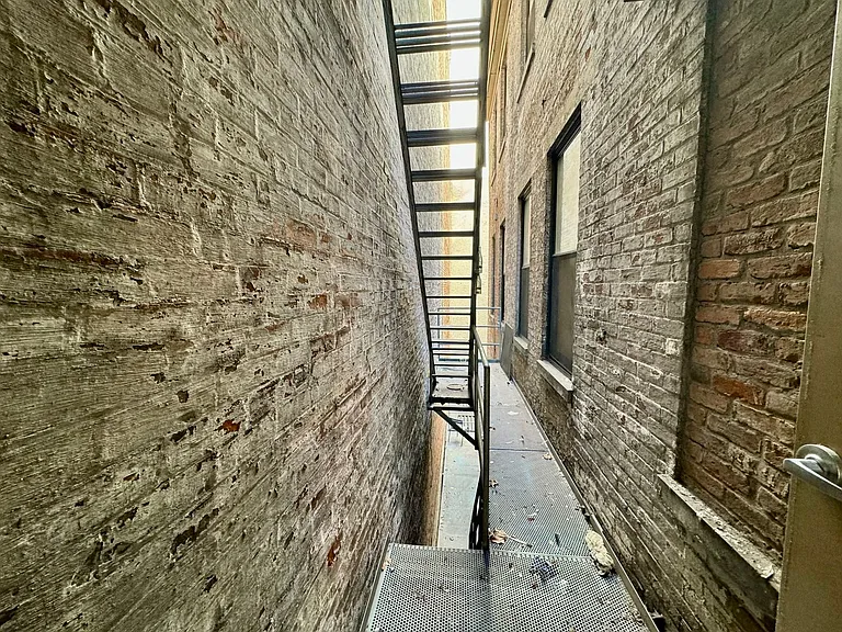 641 Walnut St Apartments — Photo 39
