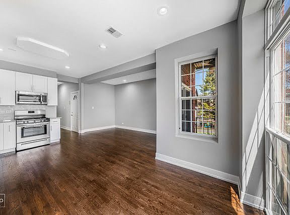 3rd image of 1510 N Maplewood Ave APT 1