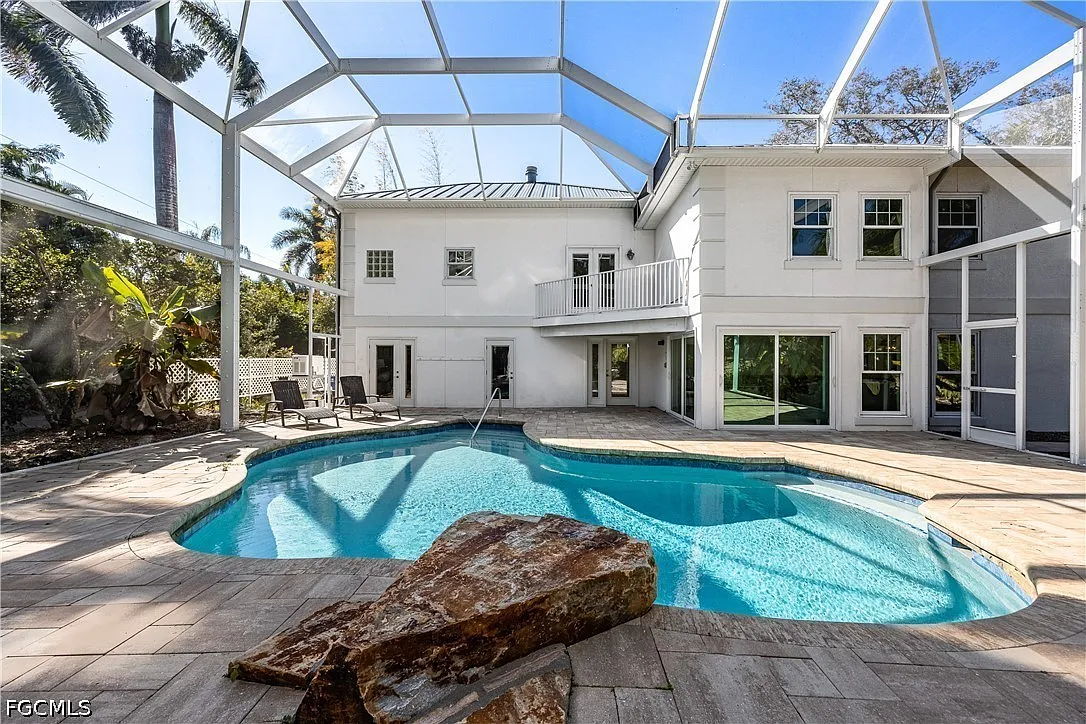 5 bed, 4.5 bath, 4850 sqft, $18,340 — Photo 1
