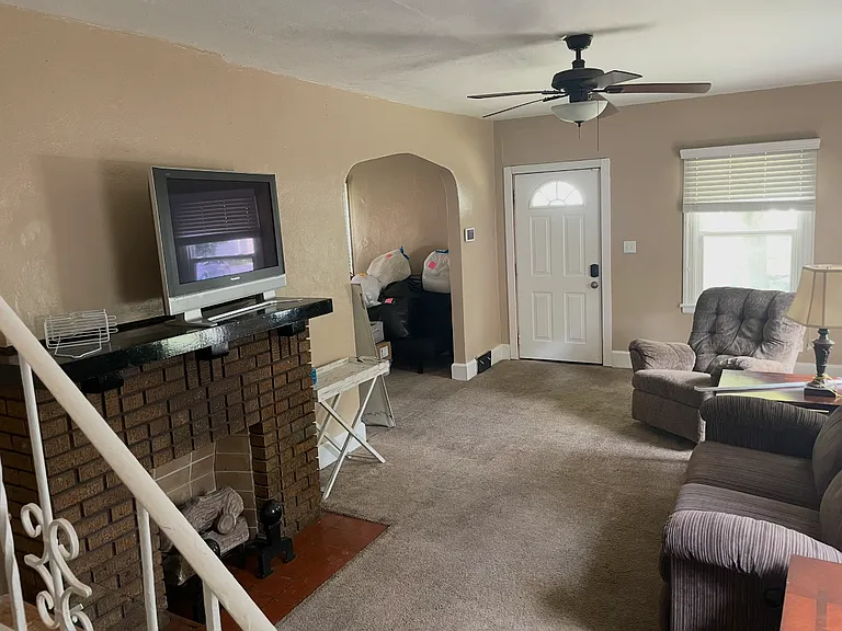 1113 Underwood Ave — Photo 6