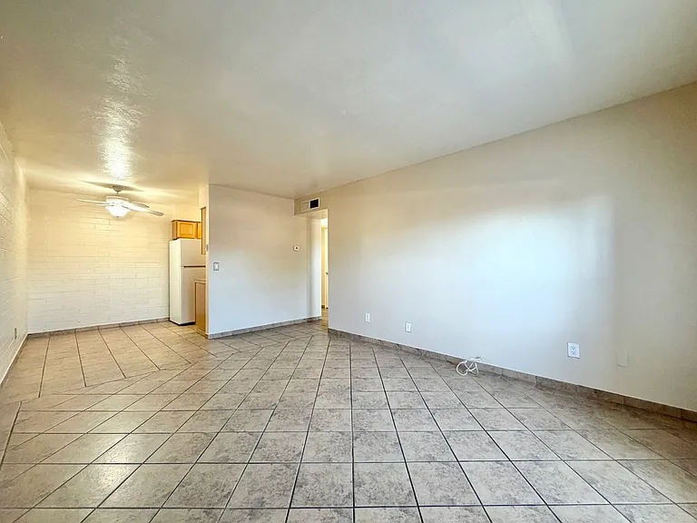 Desert Atrium - Studios, 1 Bedrooms and 2 Bedrooms in Great Location! Community Pool! — Photo 21