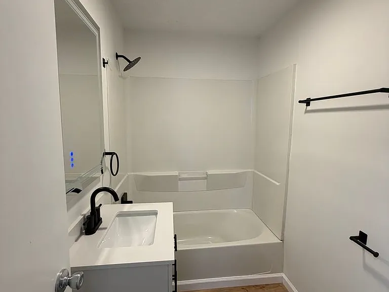 405 E Cowing Dr — Photo 12