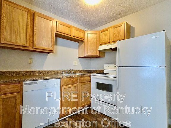 5th image of 3772 Camelot Dr #3