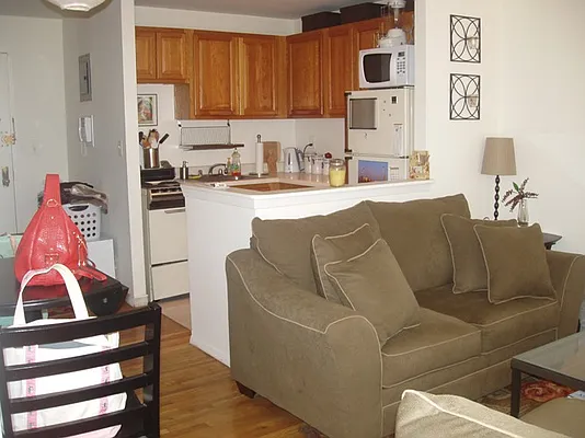 Rented by City Connections Realty | media 8