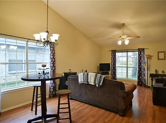2nd image of 4415 San Mateo Ln