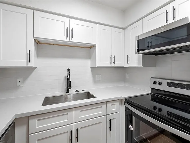 700 Lyle West Ave #A — Photo 7