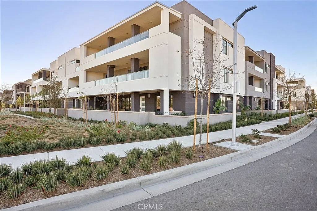 2 bed, 1641 sqft, $4,500 — Photo 1