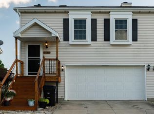 2735 Arrowhead Dr, Bloomington, IL