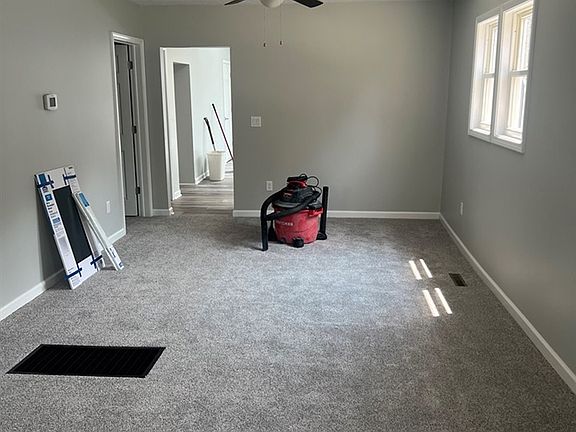 3rd image of 318 N Oakdale Ave