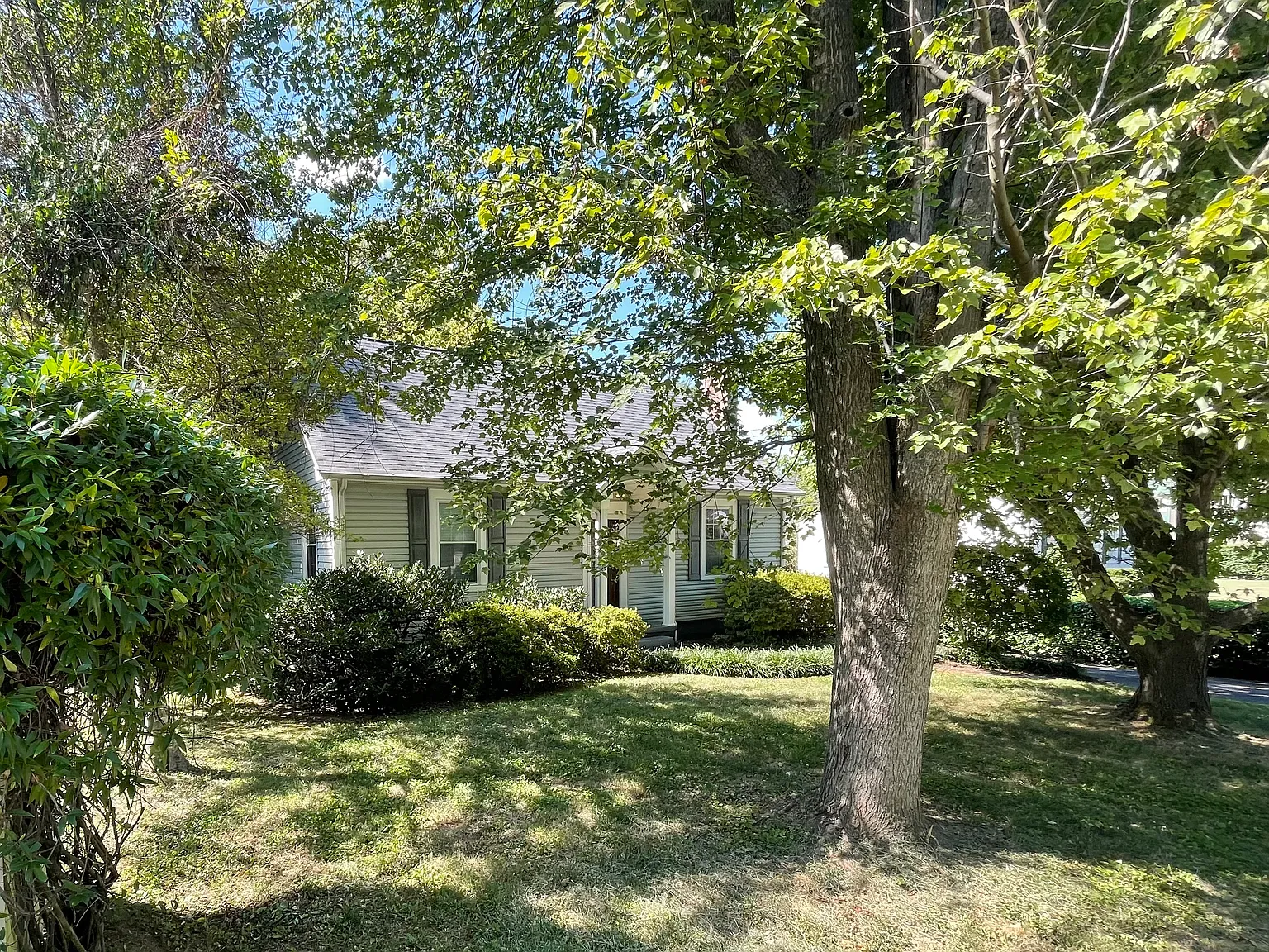 873 Highland Ave NW — Photo 2