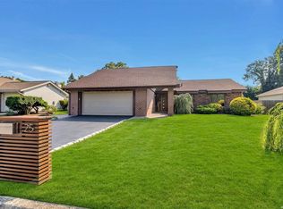 25 Windermere Dr, Holbrook, NY 11741