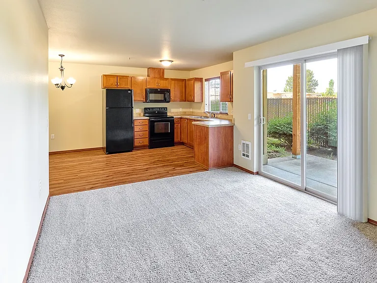 Monroe Avenue Apartments — Photo 14