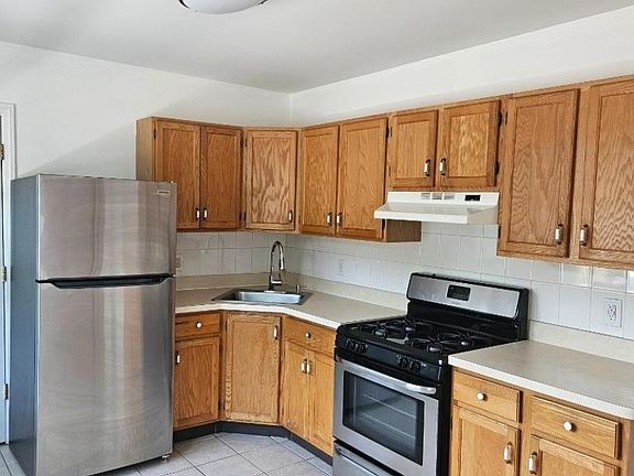 5th image of 581 High Mountain Rd APT 5