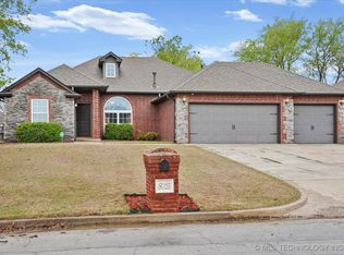 8325 Overlook Trl, Claremore, OK 74019