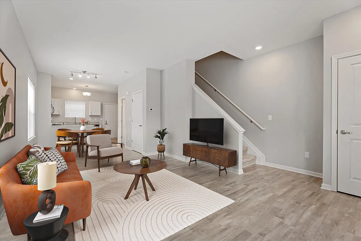 Midtown Pointe Apartments — Photo 2